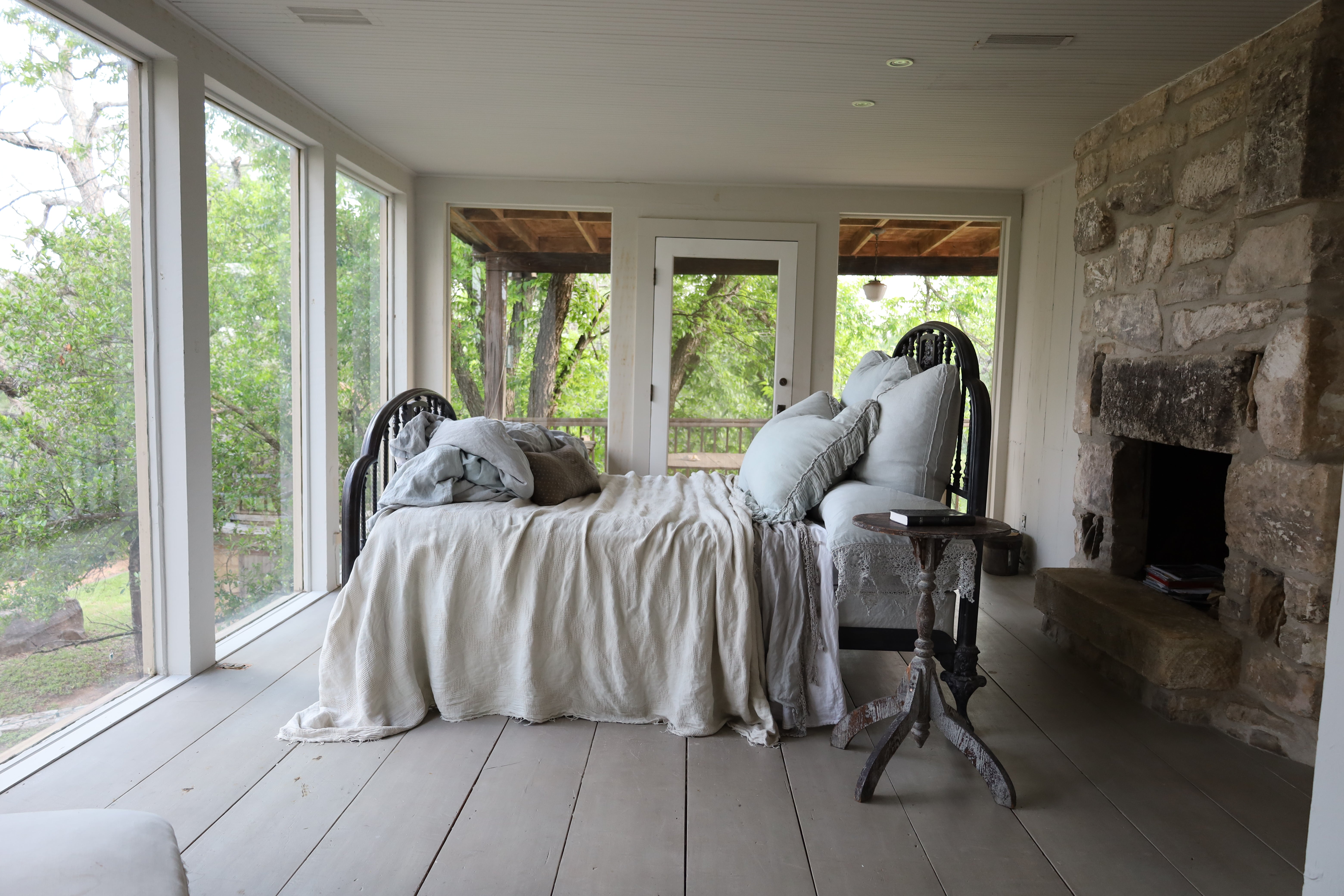 Slow Decorating: A Guide to Furnishing Your Home with Less