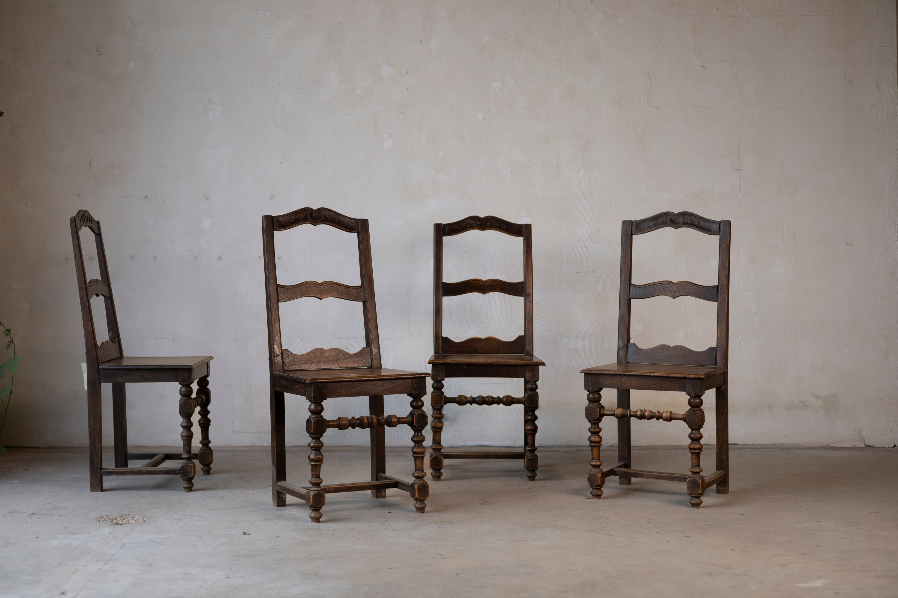 Set of 10 Chapel Dining Chairs Secondary image