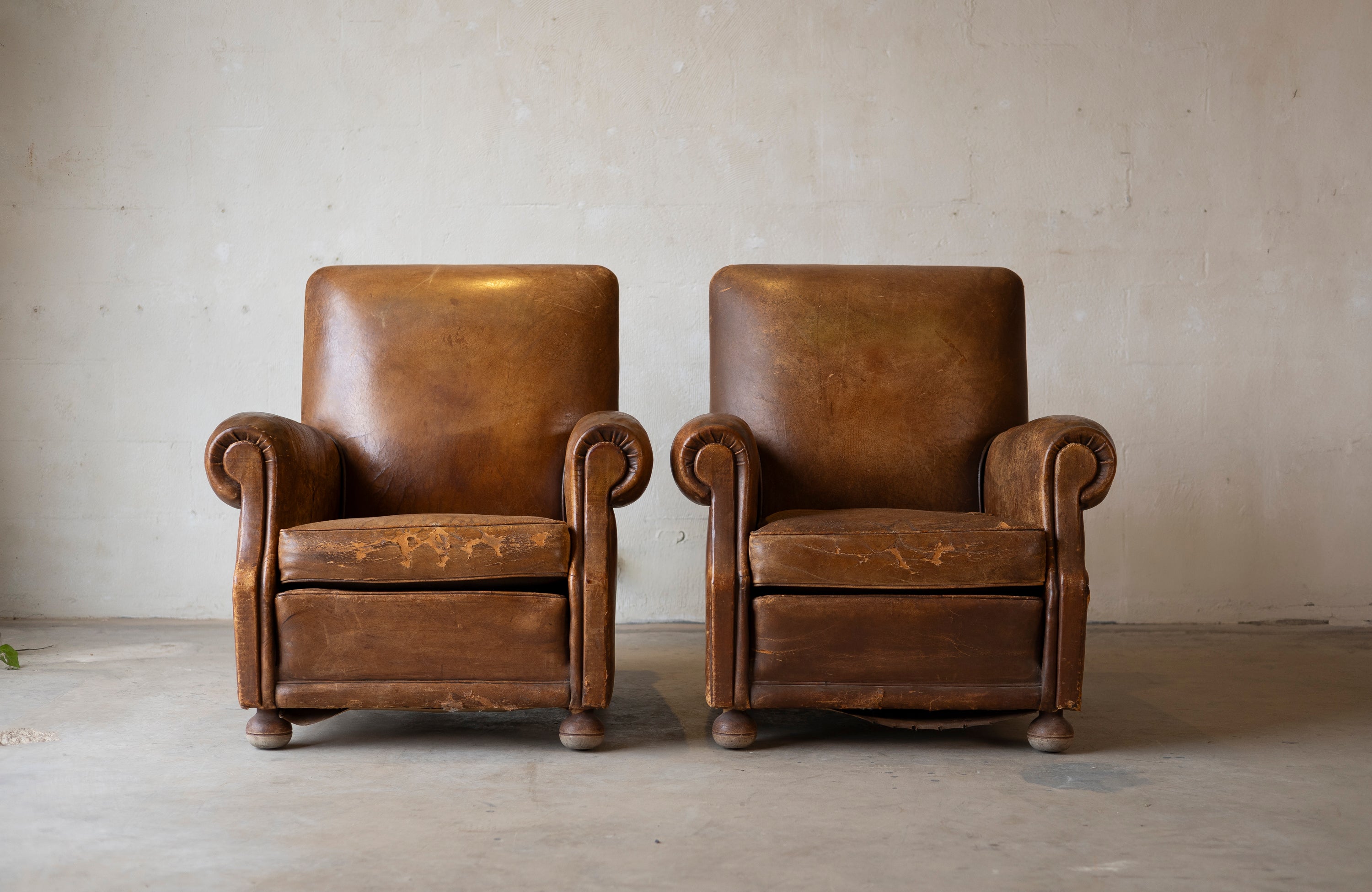 1930s Montpellier Sheepskin Club Chairs (Pair) Secondary image