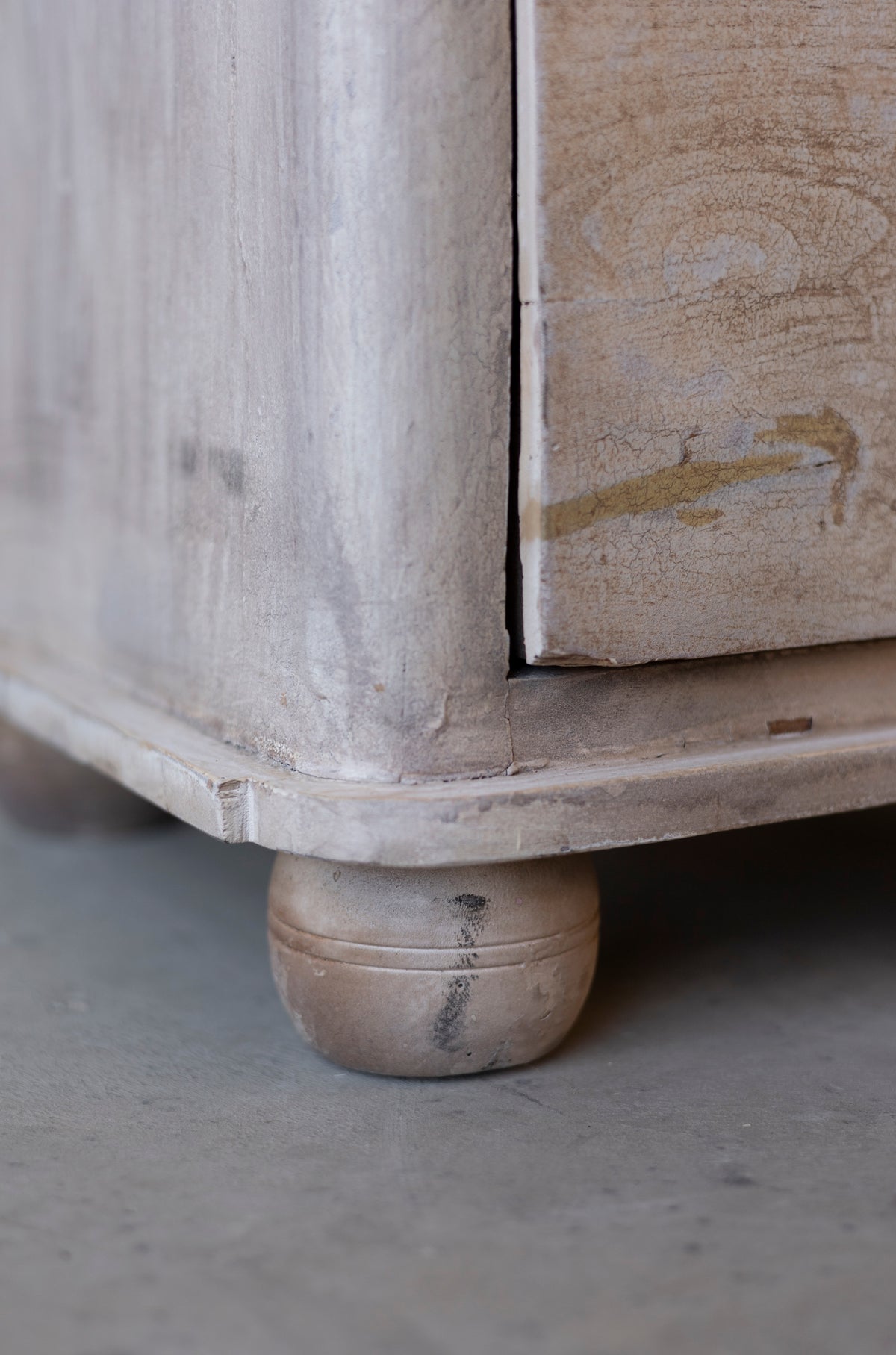 Gustavian Bedside Table