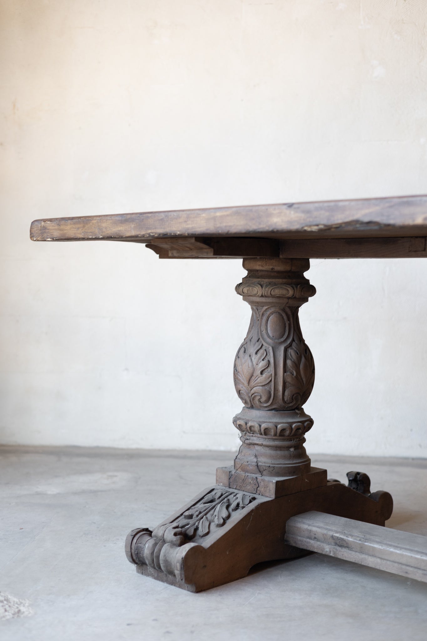 Early 19th-Century French Carved Dining Table Secondary image