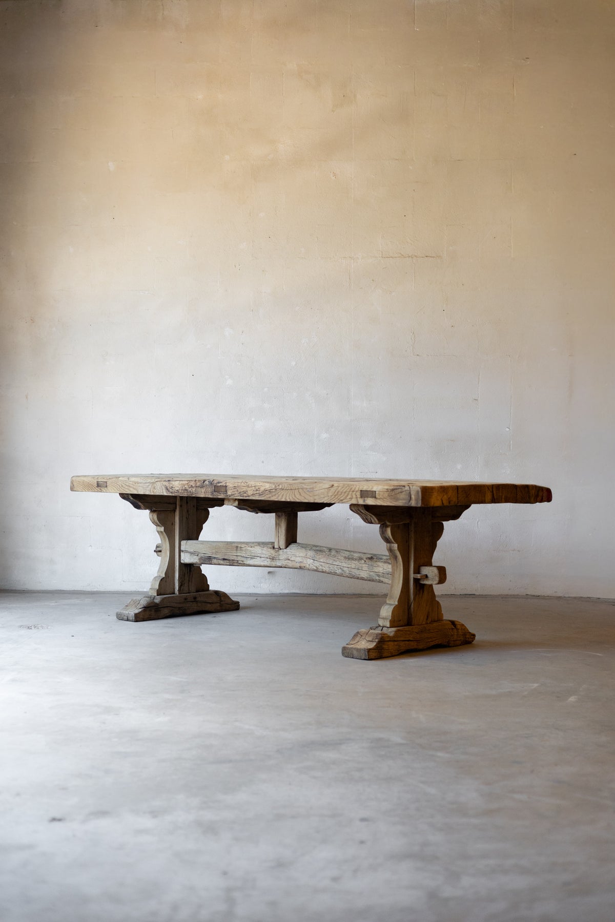 The Chêne Monastery Table
