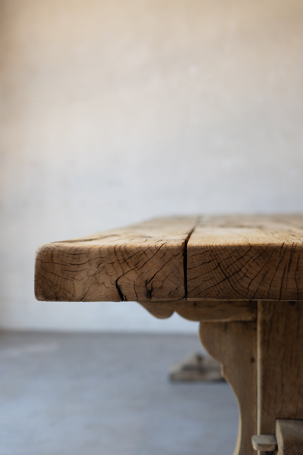 The Chêne Monastery Table